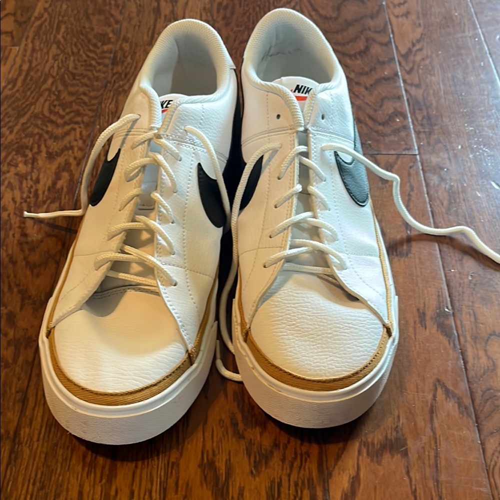 Nike White and Black Sneakers with Classic Low-Top Design